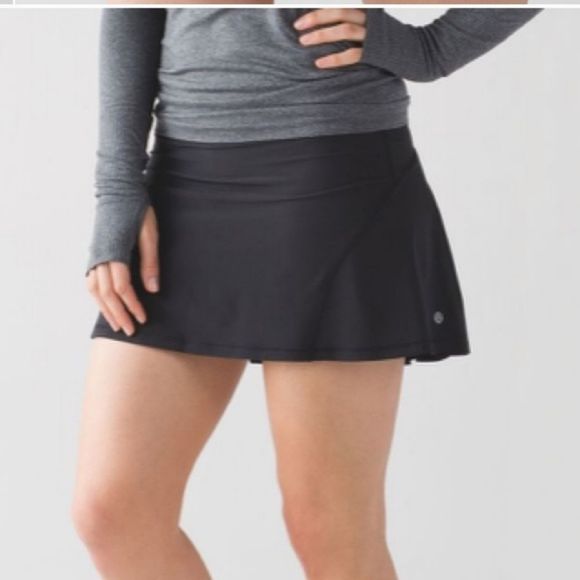 LULULEMON Circuit Breaker Black Pleated Skirt - Size 8 - Picture 1 of 11